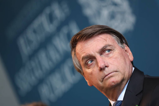 DataFolha e EXAME mostram aprovação de Bolsonaro despencando