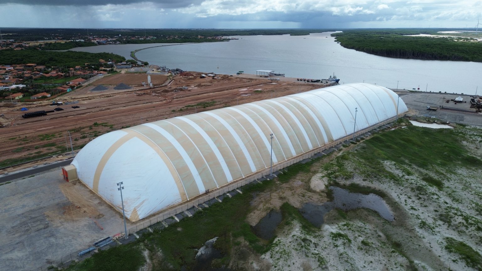 Porto Piauí conclui construção de galpão de armazenamento de granéis